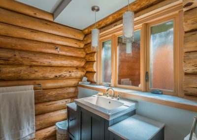 Log Renovation Nanoose: Guest Bathroom