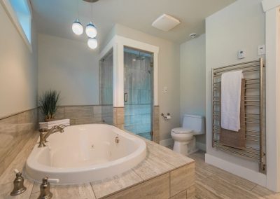 Log Renovation Nanoose: Ensuite Bath with soaker tub