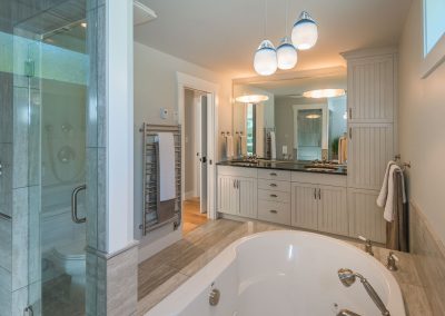 Log Renovation Nanoose: Soaker Tub