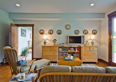 Nanoose Bay Platinum Built Green home, Fairwinds: Lakeside guest suite