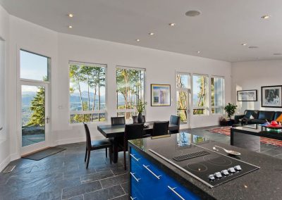 Yellowpoint Custom Built Green Platinum: Cooktop island