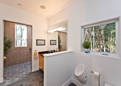 Yellowpoint Custom Built Green Platinum: Wheel chair accesible Master Ensuite